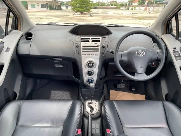 Toyota Yaris สีเทา 11