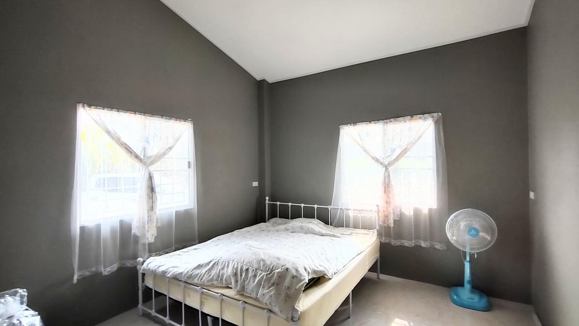 ขายบ้านสร้างใหม่2ห้องนอน1ห้องน้ำ1หลัง​ พร้อมบ้านน้อคดาวน์อีก3หลัง​ บัจจุบันบ้านน้อคดาวน์ให้เช่ารายเดือนอยู่​ รวมพื้นที่ทั้งแปลง215ตารางวา​ าง 8