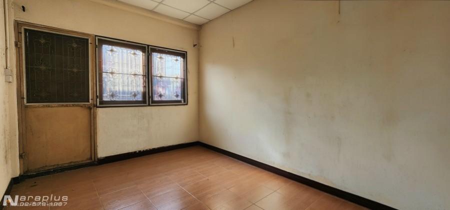 69030200 : ขายทาวน์เฮ้าส์ 2 ชั้นหลังมุม 2 หลังติด พร้อมต่อเติมหน้าบ้าน เนื้อที่หลังละ 15 ตารางวา รวม 30 ตารางวา ถนนเอกชัย 30 จอมทอง กรุงเทพฯ ทำเลดี เด 17