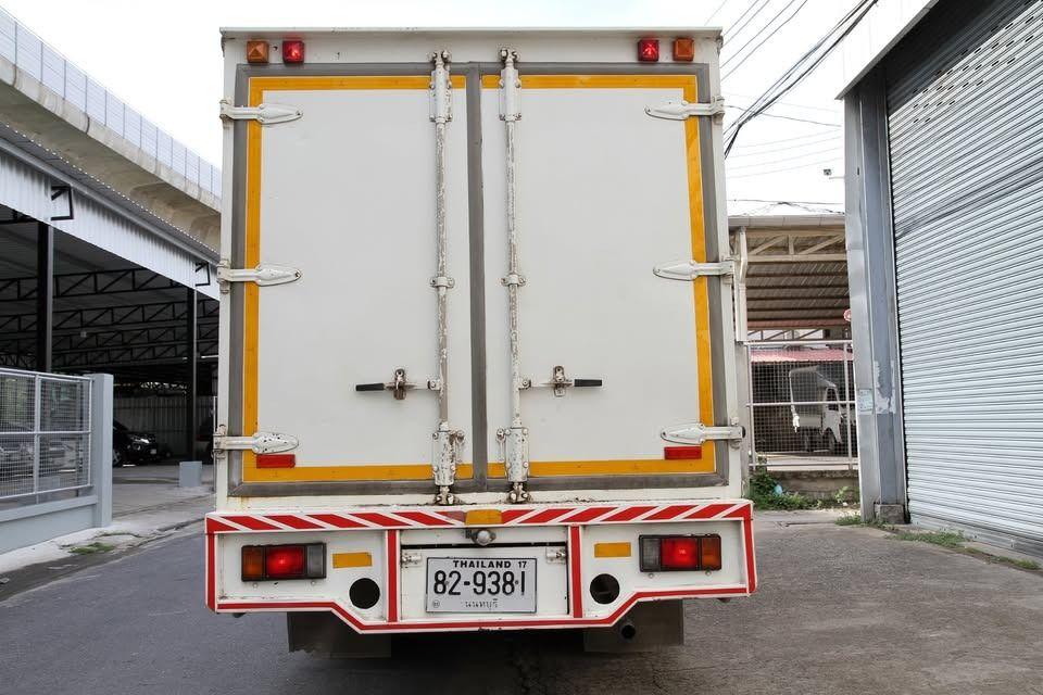 2012 รถบรรทุก 6 ล้อ Hino XZU720R 2