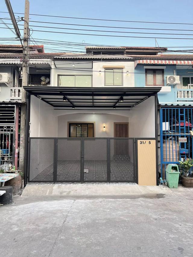 หมู่บ้านรสสุคนธ์  ซอยวัดลาดปลาดุก บางบัวทอง ทาวน์เฮ้าส์ 2 ชั้น  ถนนเมนกว้างหลังบ้านไม่ชนใคร ตกแต่งใหม่พร้อมเฟอร์นิเจอร์  ติดถนนลาดปลาดุกเพียง30เมตร 1