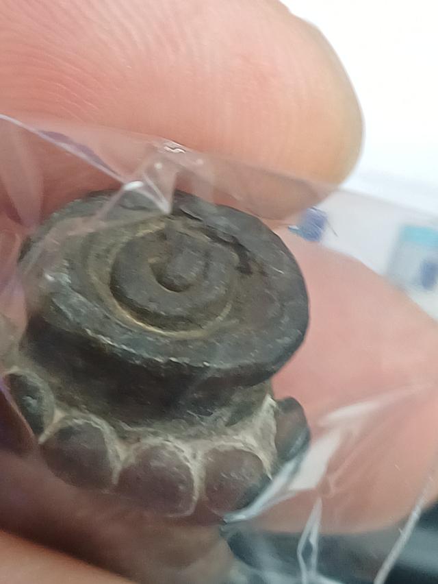 กริ่งตั๊กแตนฐานบัวมันฟอง ศิลปะเขมรยุคกลาง เนื้อสัมฤทธิ์ 10