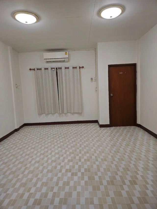 ขายถูก‼️ ทาวเฮ้าส์พร้อมอยู่ใกล้ตลาด หมู่บ้านสินทวี บางมด หาของกินง่าย ทำเลค้าขายได้ ใกล้แหล่งอำนวยความสะดวก 14