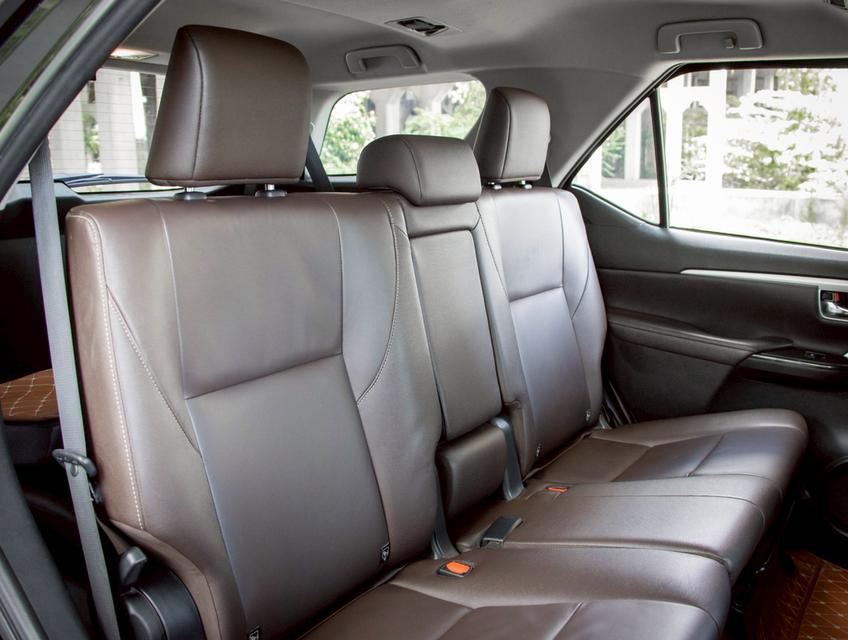 TOYOTA FORTUNER 2.4 G 2WD ปี 2019 12