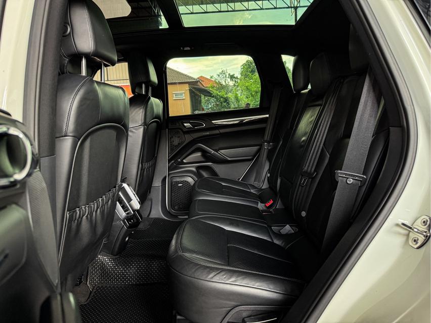 2012 PORSCHE CAYENNE S, 3.0 S HYBRID 13