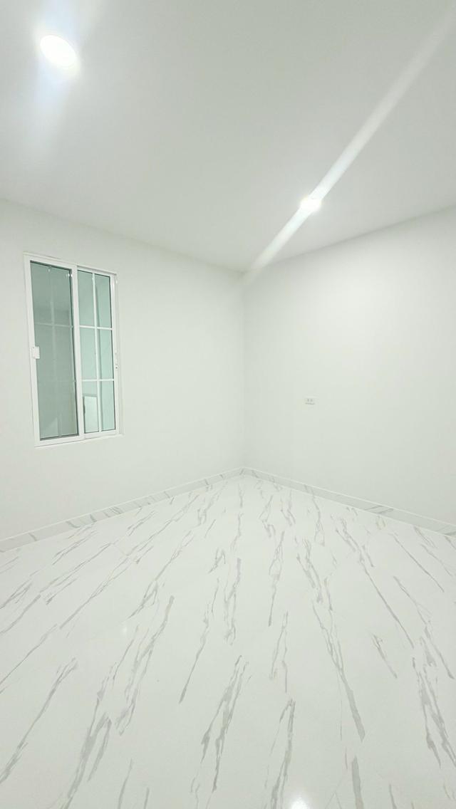 ชายบ้าน หมู่บ้านปิ่นฤทัย ซ.25 9