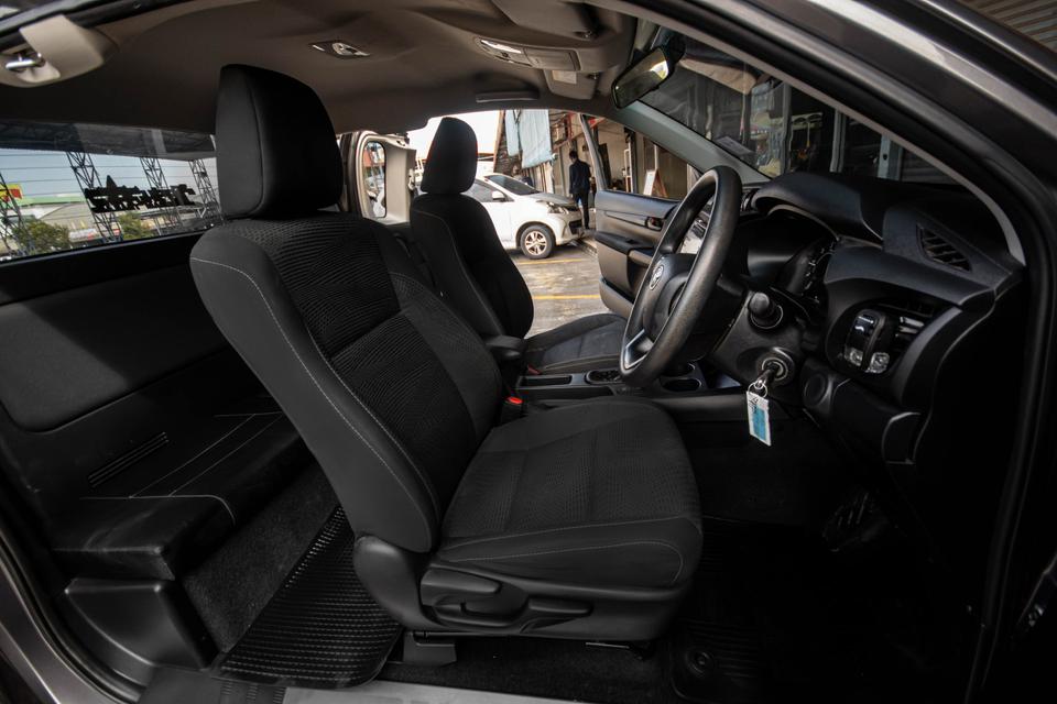 Toyota Revo 2.4J Plue Cab เตี้ย ปี 2020 AT สีเทา  5