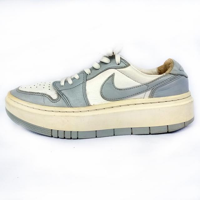 NIKE รองเท้าผ้าใบมือสอง สีเทา-ขาว พื้นสูง สภาพเหมือนใหม่ จัดส่งฟรี!!! เก็บปลายทาง 3