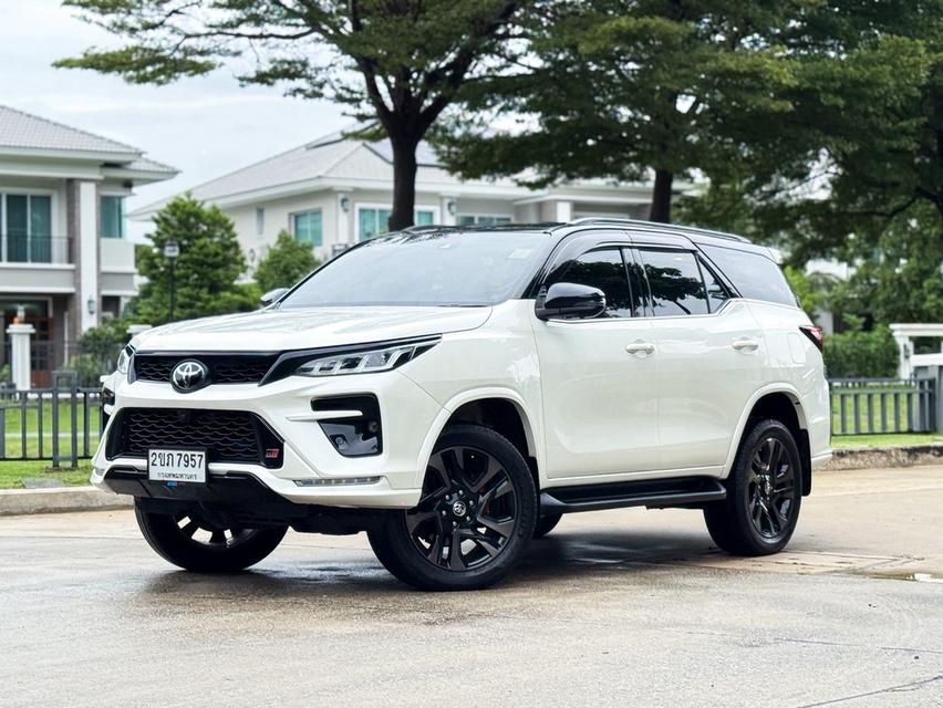 Toyota Fortuner 2.8 GR Sport AT 4WD Black Top ปี 2022 ใช้น้อย 8 หมื่นโล เจ้าของเดียว