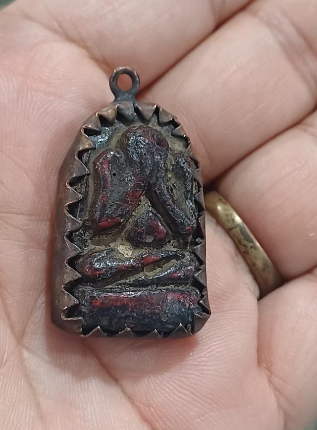 พระปิดตาเนื้อว่านไพลดำ  กรุวังสีทา​