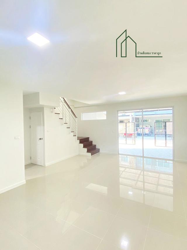 ทาวน์เฮาส์ 2 ชั้น หมู่บ้านเดอะทรัสต์ทาวน์ วงแหวน–ลำลูกกา  ราคาเพียง 1,880,000 บาท  รหัสทรัพย์ BT69015  หมู่บ้านเดอะทรัสต์ทาวน์ วงแหวน-ลำลูกกา 5