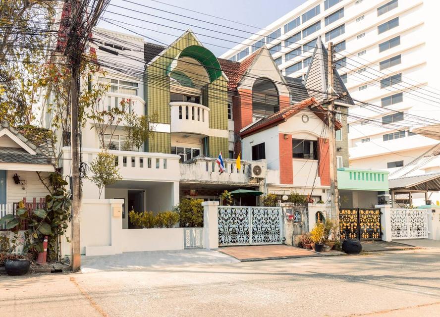 ขายทาวน์เฮ้าส์ 3 ชั้น สุดปัง ใจกลางเมืองเชียงใหม่ ทำเลทอง ใกล้ถนนท่าแพ – คูเมือง – ไนท์บาซาร์ – ถนนวัวลาย 2