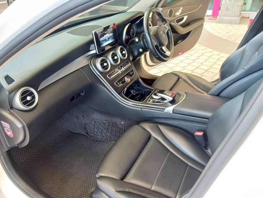 2017 Benz  C350e W205 รถสวยพร้อมใช้งาน 9