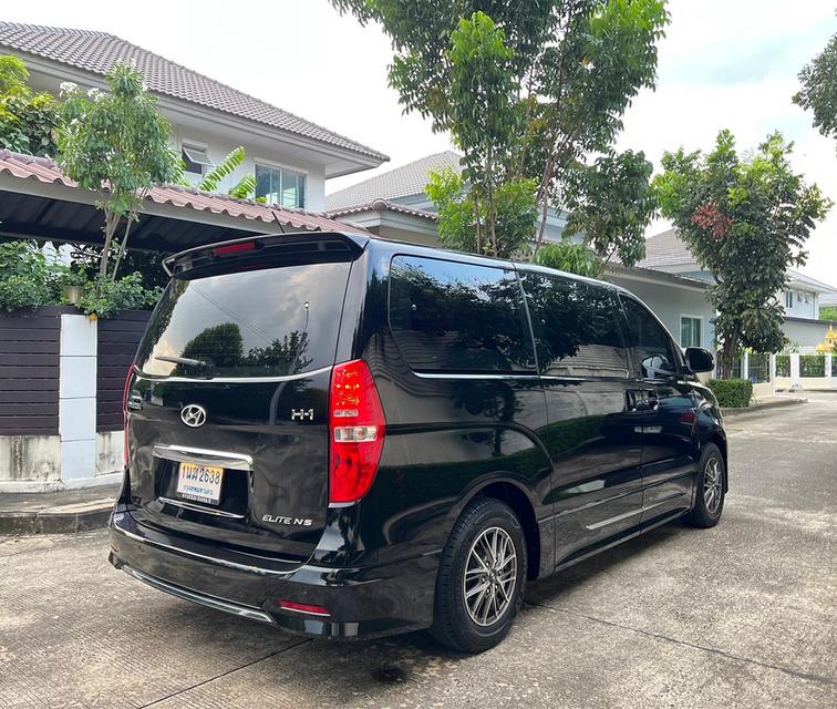 Hyundai H1 2.5 Elite Ns ดีเชล สีดำปี2022 6