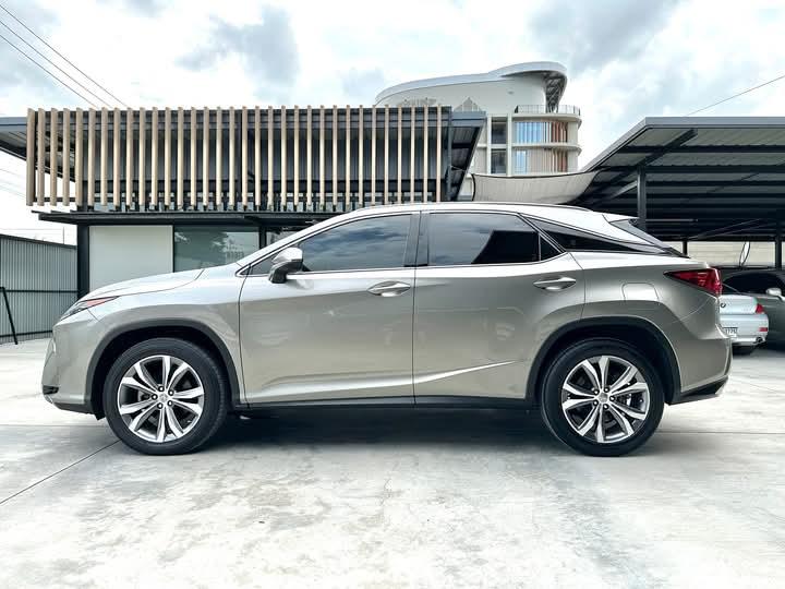 ปล่อยขายด่วน Lexus RX 4