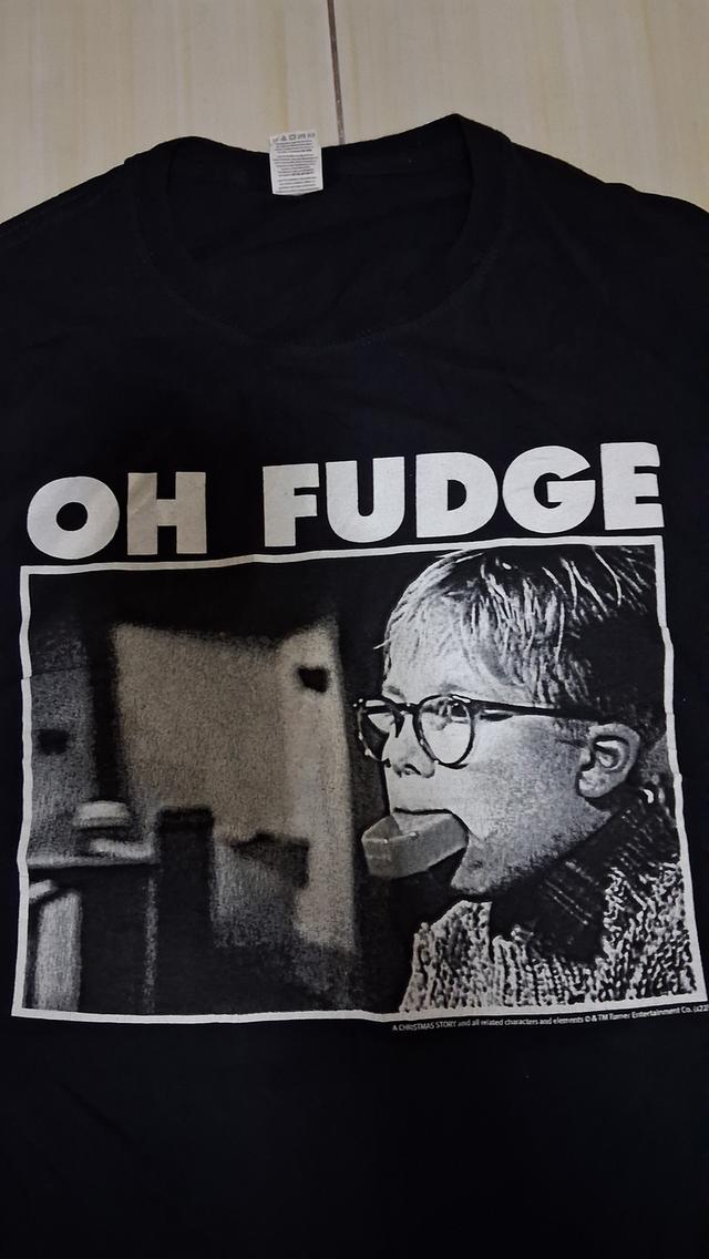 เสื้อยืดวินเทจมือสอง สีดำลาย "OH FUDGE" จากภาพยนตร์คลาสสิกเรื่อง A Christmas Story รูปที่ 2