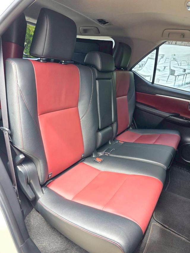 Toyota Fortuner2.8 TRD Sportivo 4WD สีขาว ปี 2019 ไมล์ 71,000 กม. 12