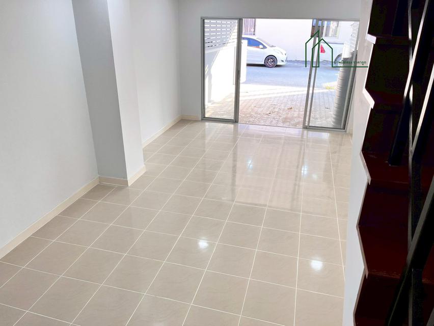 ทาวน์เฮ้าส์ 2 ชั้น หมู่บ้านชายคลอง รีโนเวทพร้อมอยู่ 20