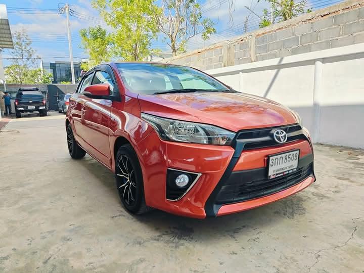 Toyota Yaris สีส้ม