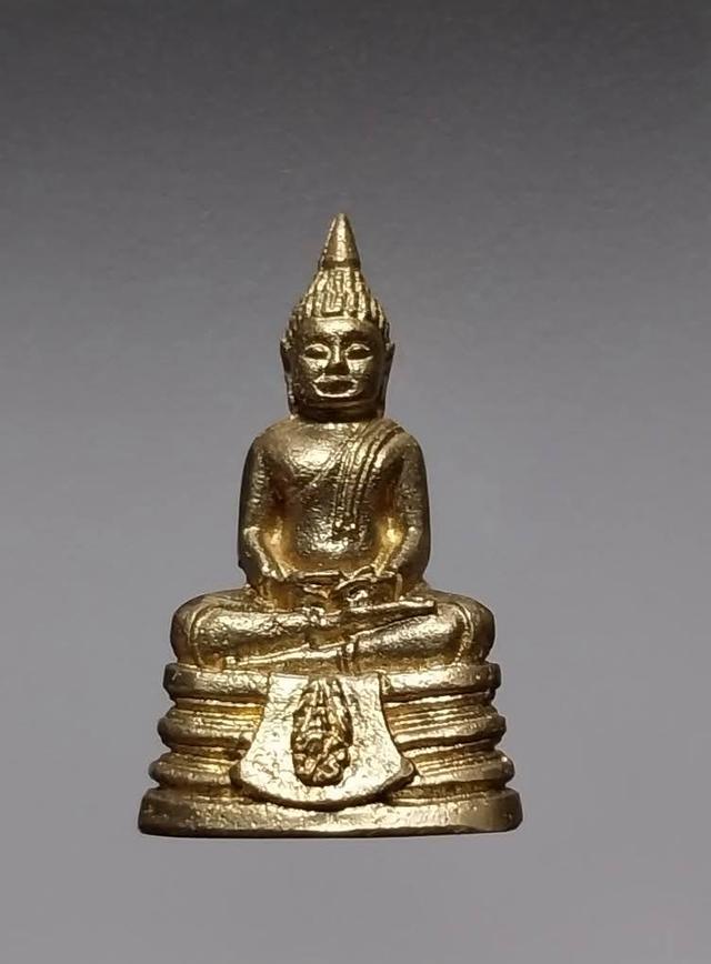 พระกริ่งเล็ก หลวงพ่อโสธร วัดโสธรวรารามวรวิหาร ปี2541 เนื้อฝาบาตร มีโค๊ดใต้ฐาน สวยกริ๊บกล่องเดิม 