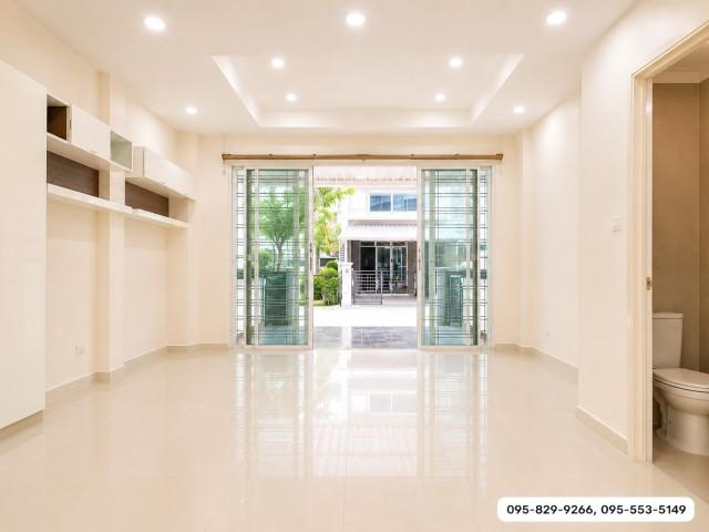 ขายทาวน์โฮม 3 ชั้น หลังมุม 22 ตร.ว บ้านกลางเมือง เออร์บาเนี่ยน ศรีนครินทร์ 46/1 รีโนเวท เขตประเวศ กรุงเทพ 2