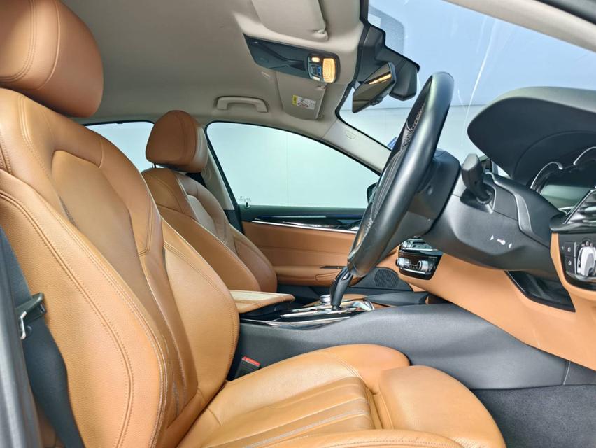 BMW 530e Elite Plug-in Hybrid 2019 7