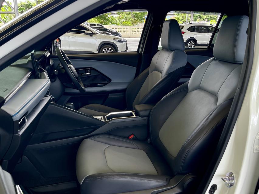 2024 Toyota Yaris Cross 1.5 HEV Premium Luxury สีขาว ไมล์ 7655 กม. 17