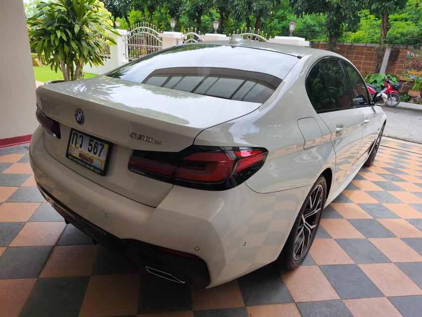 รหัสรถ KPV567 2022 BMW 530e Msprort 16