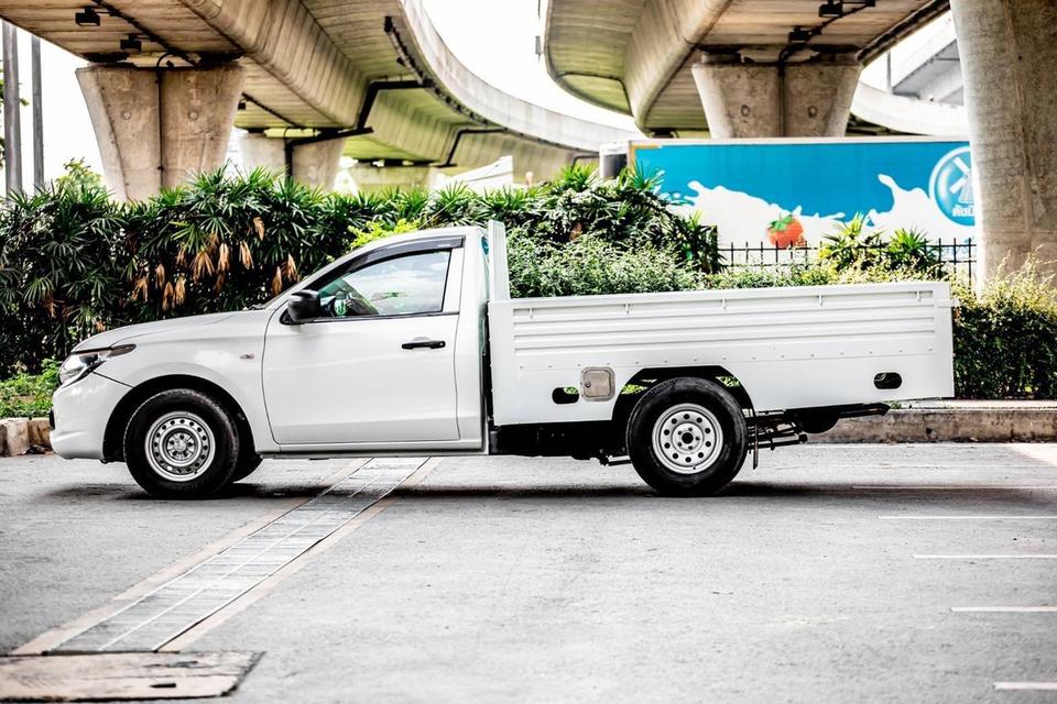 Mitsubishi Triton SingleCab 2.4 GL ปี 2017 เครื่องยนต์เบนซิน สีขาว เกียร์ธรรมดา  3