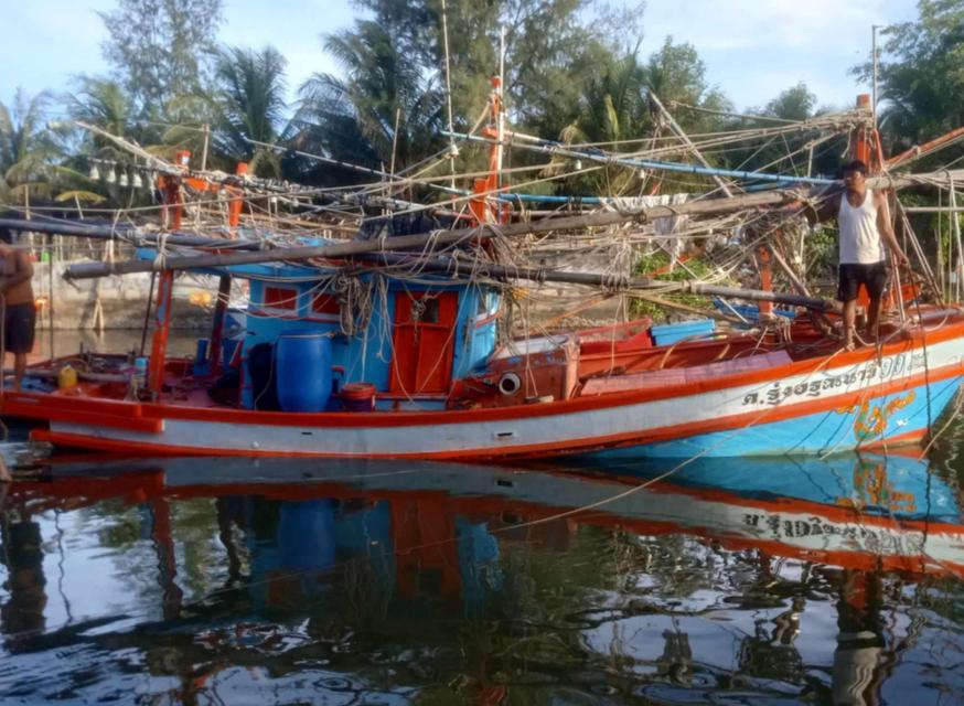 ขาย เรือประมงพื้นบ้านปั่นหมึกยาว