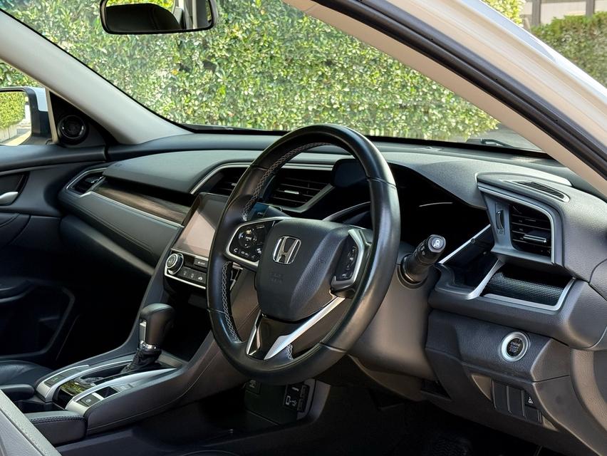 2020 HONDA CIVIC FC 1.8 EL MC รถมือเดียวออกป้ายแดง รถวิ่งน้อย เข้าศูนย์ทุกระยะ รถไม่มีอุบัติเหตุครับ 10