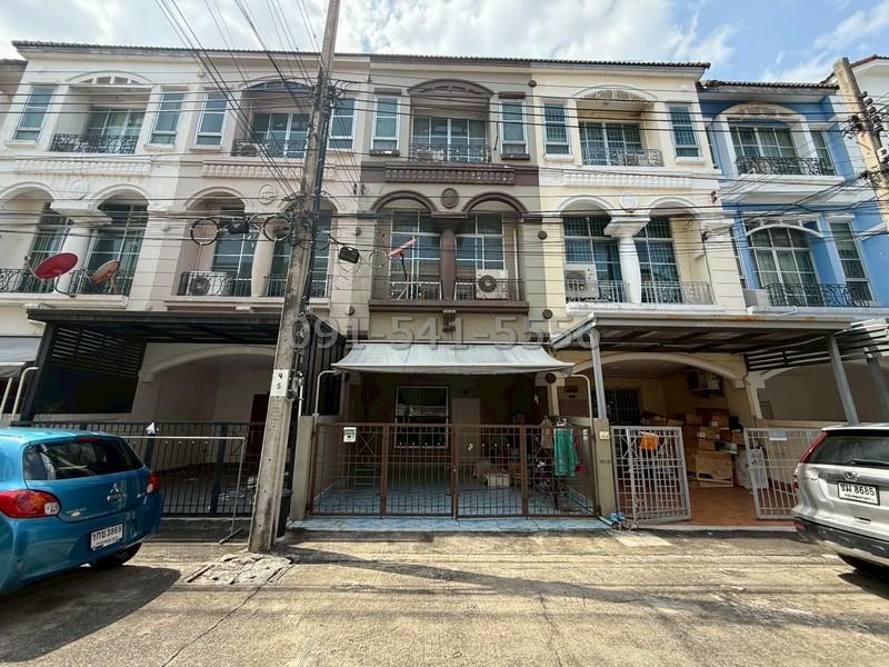 ขายทาวน์โฮม 3 ชั้นเล่นระดับ พื้นที่ 21.2 ตรว 3นอน 4น้ำ บ้านกลางเมือง โชคชัย 4 เฟอร์นิเจอร์ built-in 1
