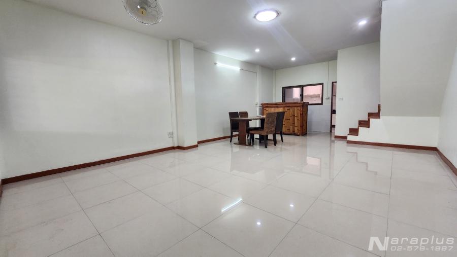 68050638 : ขายทาวน์เฮ้าส์ 2 ชั้น หน้ากว้าง 5 เมตร บนเนื้อที่ขนาด 20 ตร.ว. หมู่บ้านราณี 3 ถนนนวมินทร์ 135 กรุงเทพฯ 7