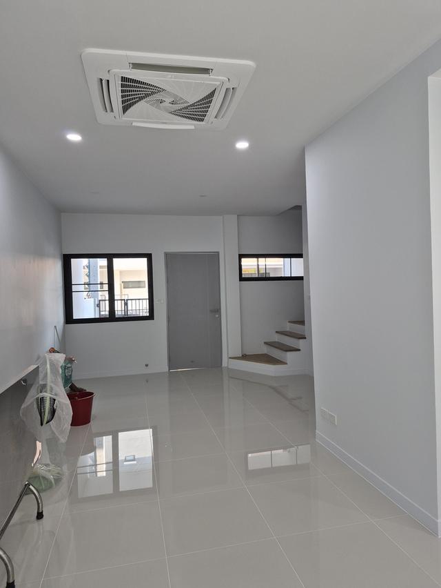 ทาวน์โฮม3ชั้น ทำเลส่วนตัวเหมาะแก่การอยู่อาศัย ทำเลทองใกล้รถไฟฟ้า,ศูนย์กาาค้า,โรงเรียน,โรงพยาบาล 1