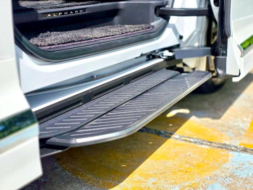 Toyota Alphard 2.5 Z TOP สีขาว ปี 2025 ไมล์ 30,000 กม. 15