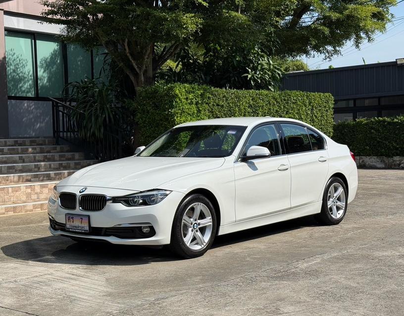 2017 BMW 320D LCI รถมือเดียวออกป้ายแดง รถวิ่งน้อย เข้าศูนย์ทุกระยะ รถไม่เคยมีอุบัติเหตุครับ 4