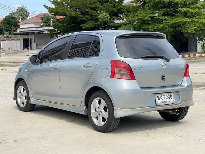 Toyota Yaris สีเทา 6