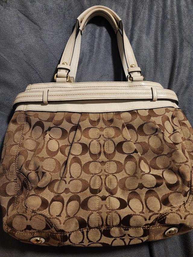 กระเป๋าcoachมือสองของแท้ สภาพสวย รูปที่ 2