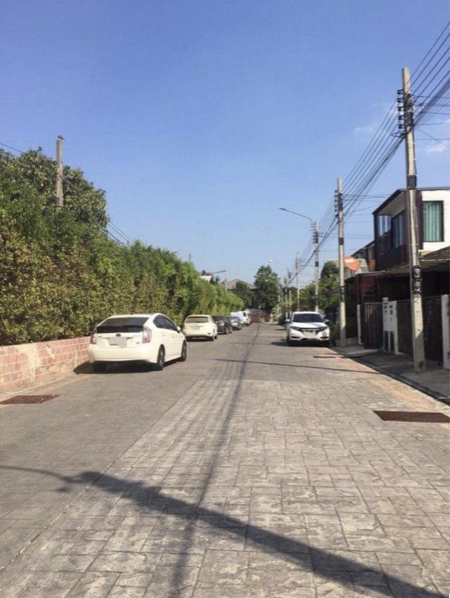 บ้านทาวน์โฮม 3 ชั้น สวยสไตล์ลอฟ ทำเลดอนเมือง ติดถนนวิภาวดี ราคาไม่แพง 1