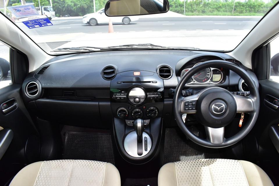 Mazda2 ปี2013 สีขาว เครื่อง1.5 เบนซิน ไมล์แท้ๆ96,000 รูปที่ 10