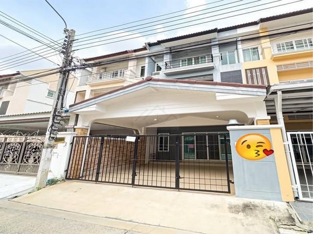 ให้เช่าทาวโฮม 3 ชั้น หมู่บ้าน ธนาภิรมย์ ศรีนครินทร์-วงแหวน Tanapirom Srinakarin – Wongwaen ใกล้โลตัส ศรีนครินทร์ 100 เมตร ถนนศรีนครินทร์ 12