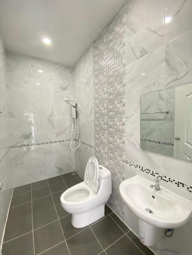 🏙️ ทาวน์โฮม 2 ชั้น พื้นที่กว้าง 140 ตร.ม. ใกล้เอ็มสปอร์ต & ตลาดเจริญเจริญ Spacious 2-Storey Townhome for Rent - 1 Min to M-Sport Complex & Near Varee 7