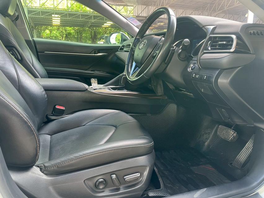 TOYOTA. CAMRY  Sedan 4dr SA 8sp FWD 2.5 G  Y2020. สีขาว  ออโต้ 10