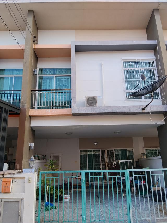 บ้านทาวน์โฮม 2ชั้น 3นอน 3 น้ำ 2 จอดรถ 1