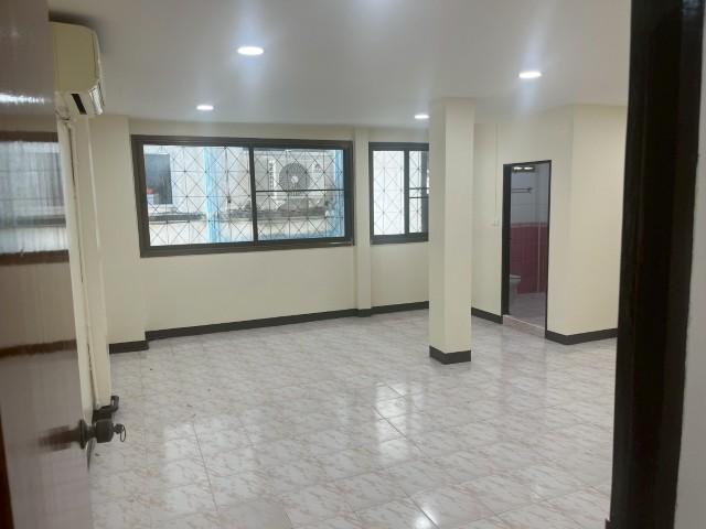 ทาวน์โฮม3ชั้นให้เช่าใกล้BTS พระโขนงถ.พระราม4มี3นอน3น้ำเหมาะทำสำนักงานใกล้ห้างเกทเวย์เอกมัยราคาเช่าถูก24000บาท/เดือน 4