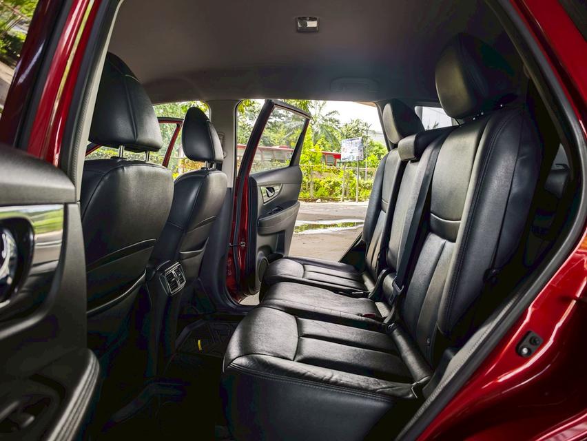 ขายรถ nissan  X-Trail 2.0V 4WD ปี 2015 สีแดง เกียร์ออโต้ 12