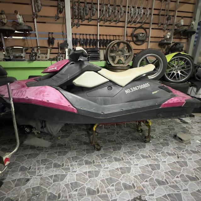 Seadoo Spark สีชมพู ปี 2014 2