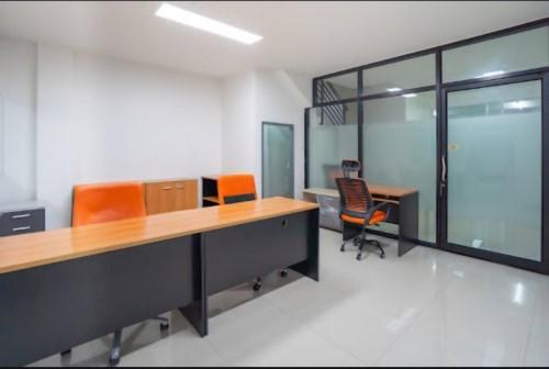 ให้เช่าโฮมออฟฟิศRK Biz Center ลาดกระบัง ตกแต่ง พร้อมอุปกรณ์สำนักงาน แอร์4เครื่อง จดทะเบียนบริษัทได้ ราคาเช่า42,000บาท ถ. 2