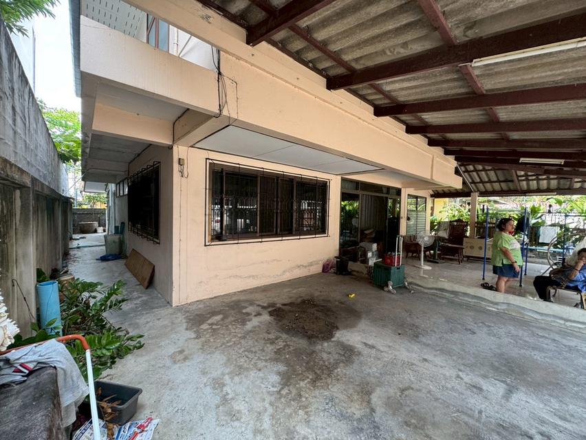 ขายบ้านเดี่ยว 2 ชั้น หมู่บ้านสังข์สิทธิ์ แยก 6 ใกล้ BTS สถานีโชคชัย 4 **ราคา 6.5 ล้าน** (N.2093) 2