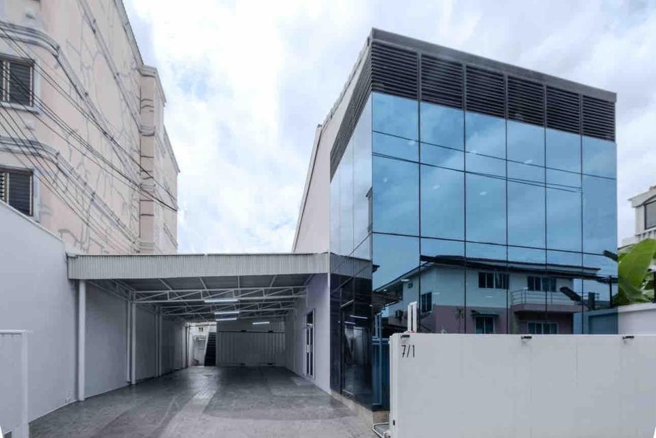 ที่ดินพร้อมตึกออฟฟิต+โกดังขนาดเล็ก 1